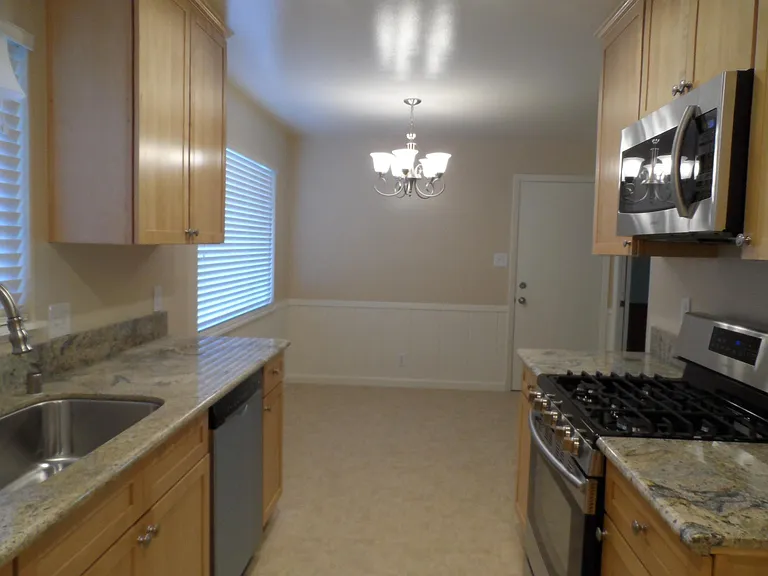 2240 Rockwood Dr — Photo 6