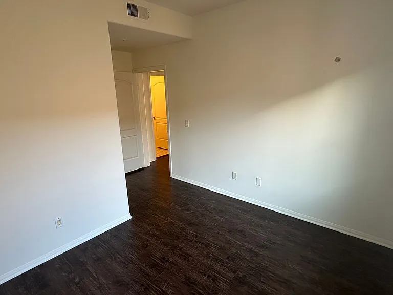 Berendo Terrace Apartment Homes — Photo 17