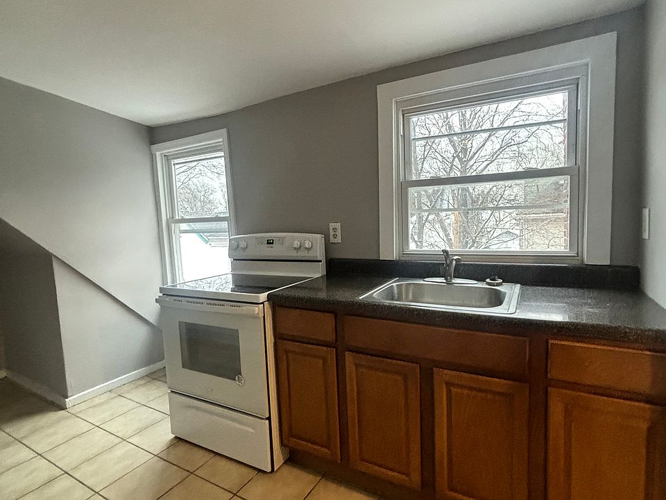 1st image of 56 N 18th St Floor 3
