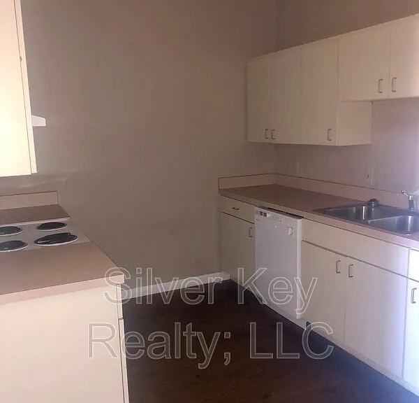 217 E Washington Ave #H — Photo 8