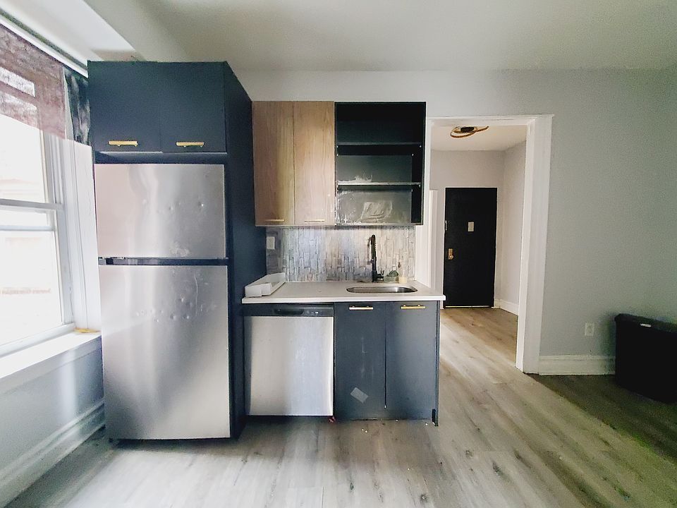1st image of 104 Baldwin Ave #2L
