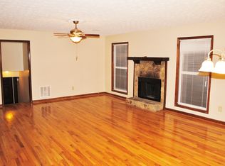 200 Woodglen Dr, Woodstock, GA 30188