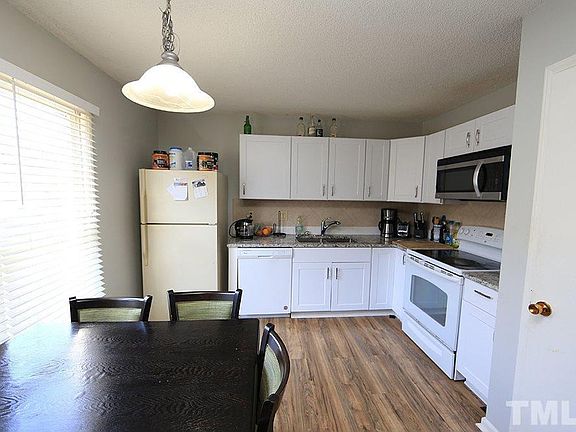 2nd image of 204 N Roberson St