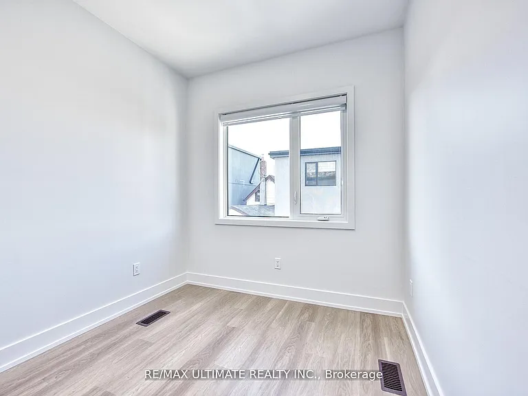 385 McRoberts Ave #LANEWAY — Photo 15