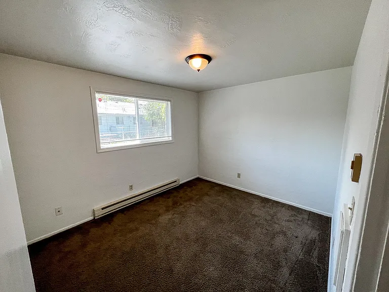2514 Honeysuckle Way NE — Photo 12