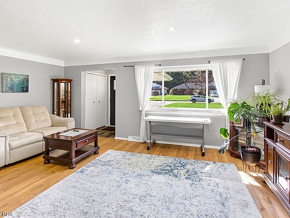 3rd image of 509 Jeannette Dr