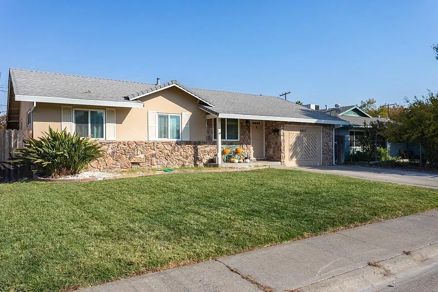 3617 Plymouth Dr photo 1