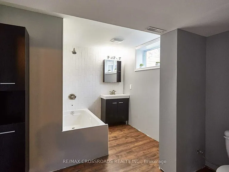 904 Crocus Cres #BASEMENT — Photo 8
