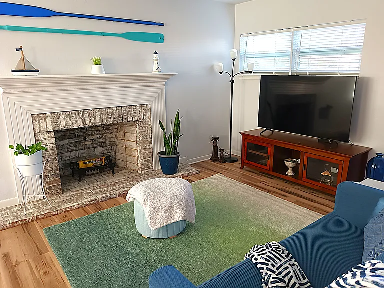 1052 Myrtle Ln — Photo 12