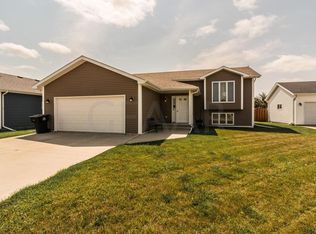 4758 Pines Cir, Grand Forks, ND 58201