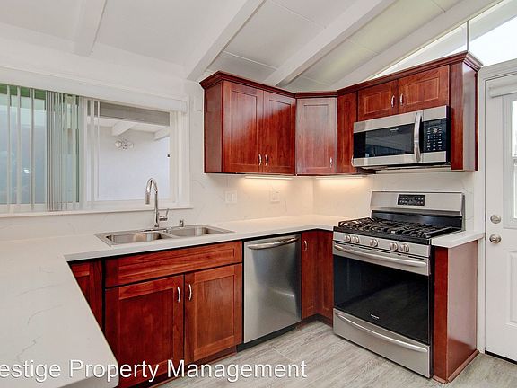 4th image of 9862 Harriet Ln