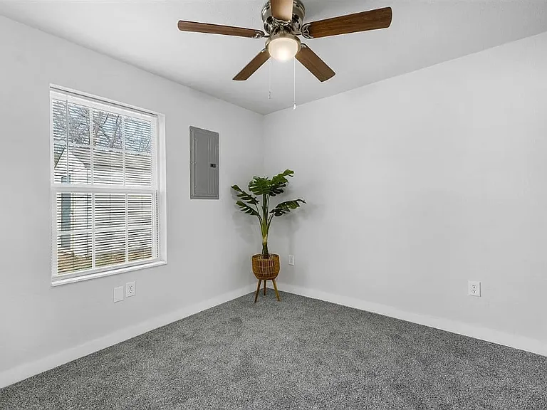 2115 NW Pollard Ave — Photo 3