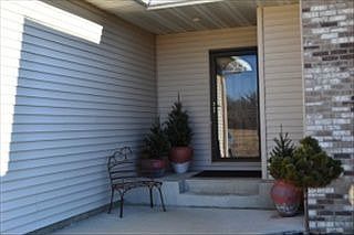 2nd image of 2845 Meadowview Ln NE