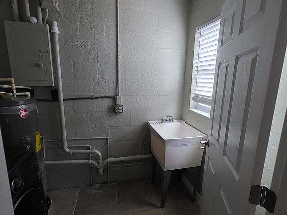 4th image of 112 S Highland Ave #112