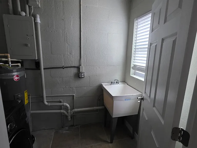 112 S Highland Ave #112 — Photo 4