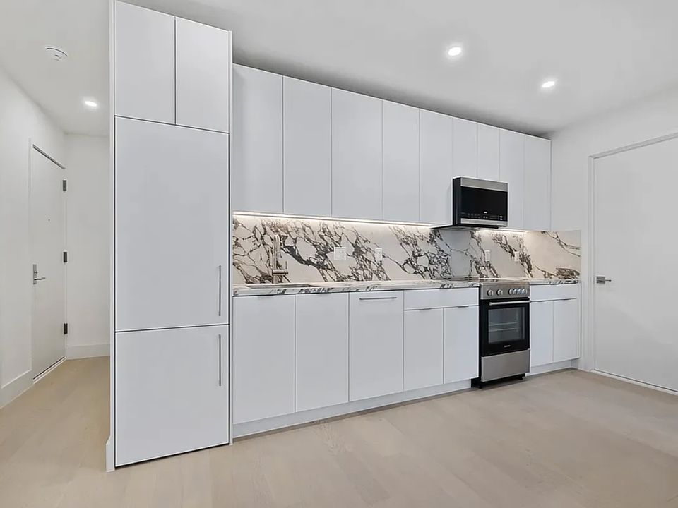 1st image of 300 W 21st St APT 33