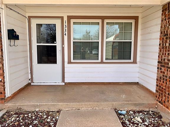 3rd image of 1334 Mimosa Dr