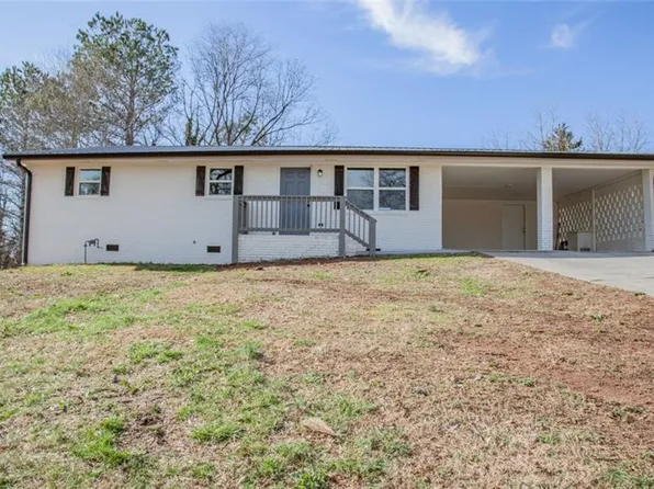 226 Lipham St, Bowdon, GA 30108