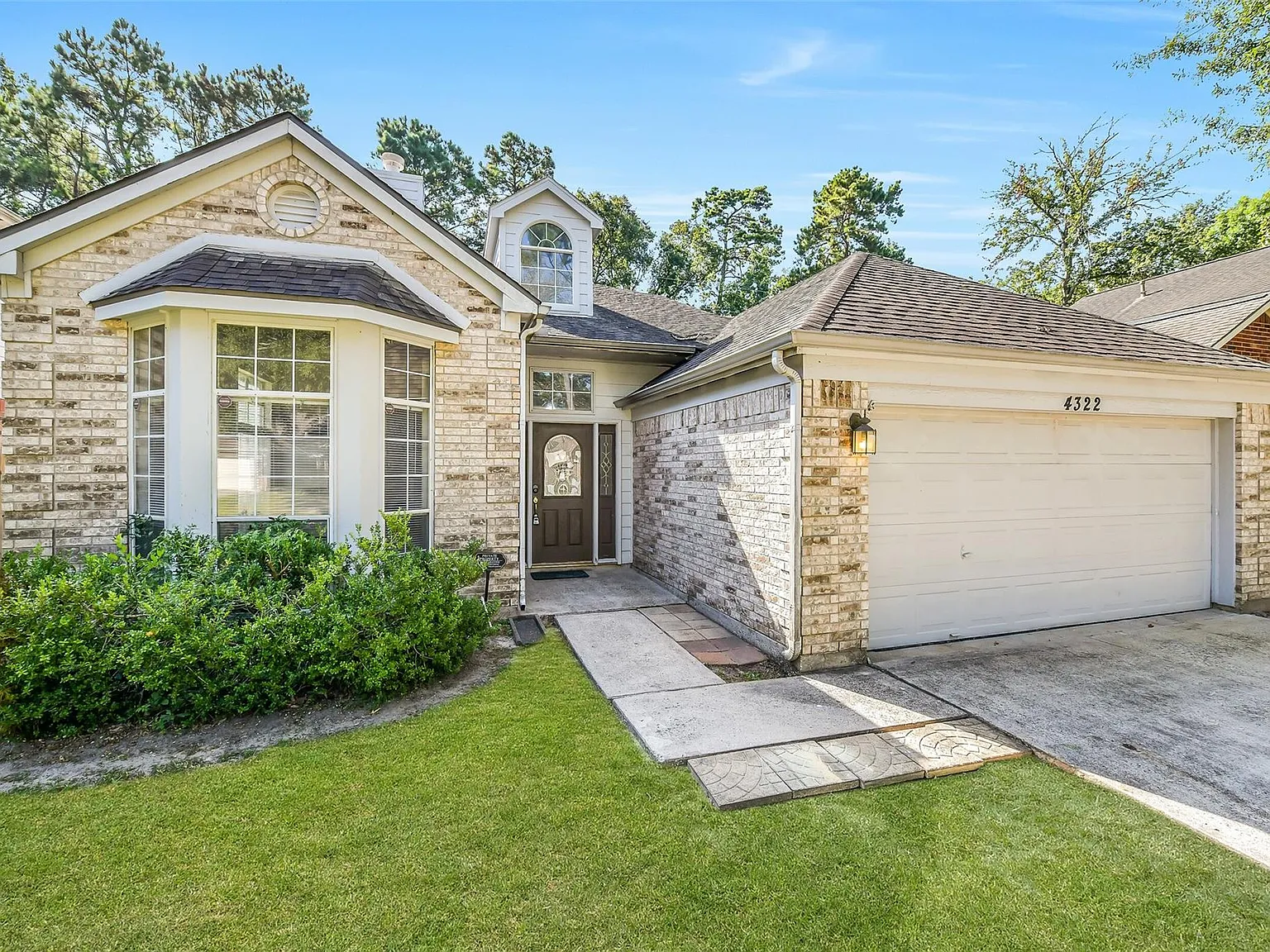 4 bed, 2.5 bath, 2094 sqft, $2,300 — Photo 3