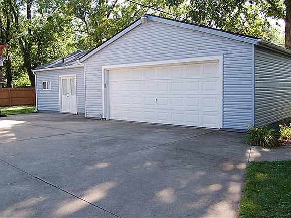 5th image of 2028 Culver Ave