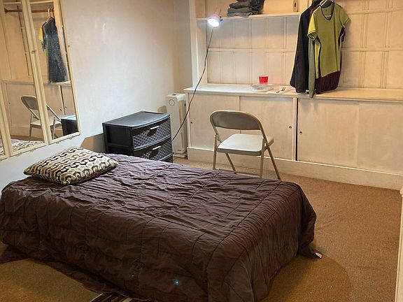 Twin bed, bdrm, clothing /multipurpose unit