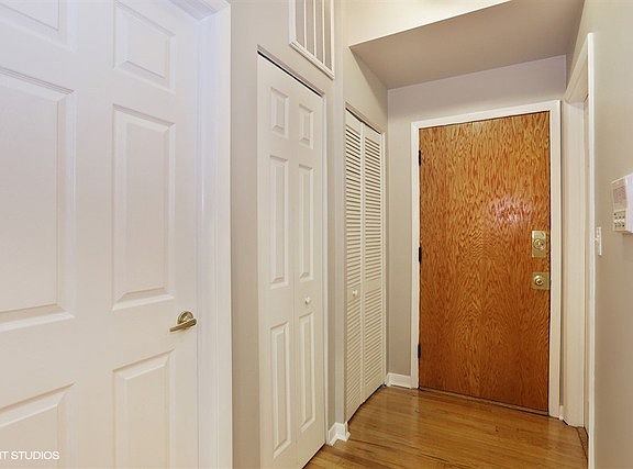 2nd image of 3917 W Ainslie St #2