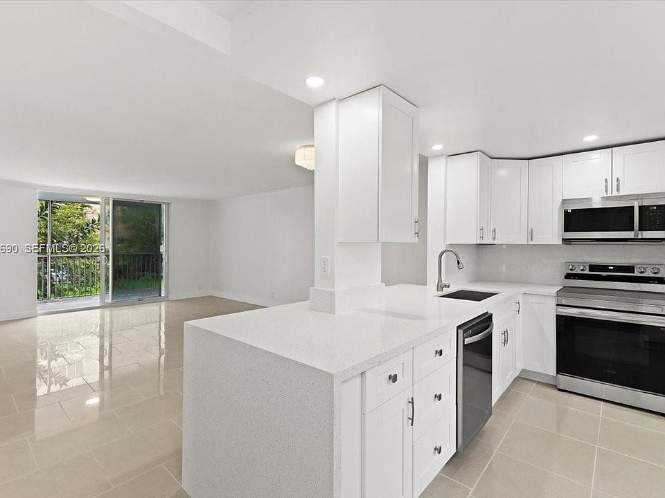 1st image of 319 NE 14th Ave APT 201