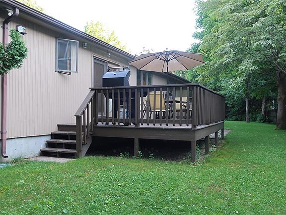 4th image of 55 Wenscott Ln