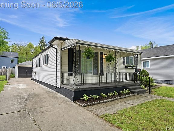 3rd image of 1621 Silman St
