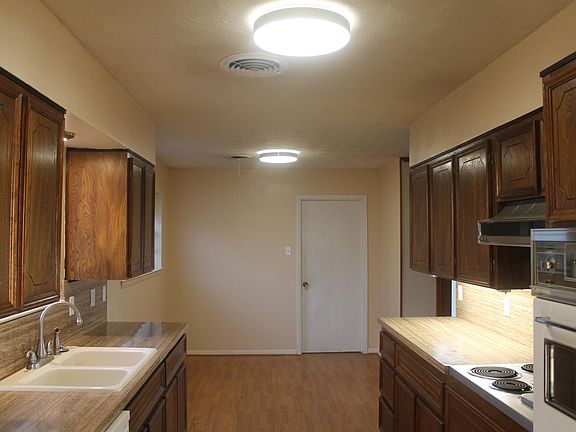 5th image of 606 Prescott Dr