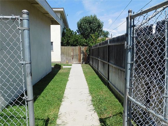 4th image of 327 S Kroeger St #3