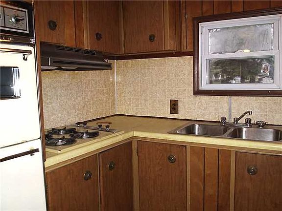 2nd image of 1074 Brookwood Dr