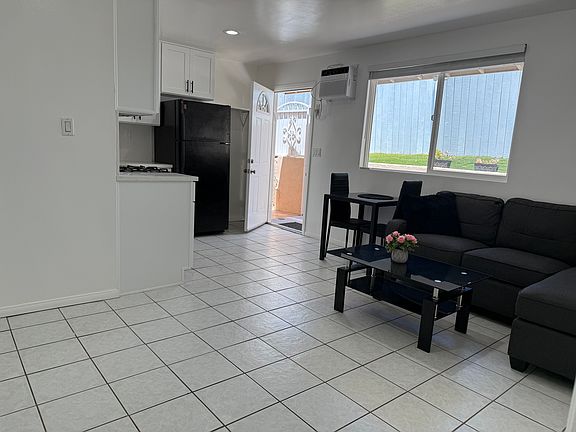 4th image of 20660 Clarendon St