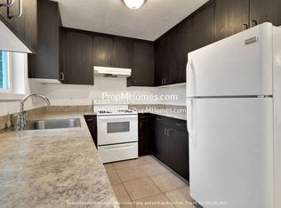 Spacious Three Bedroom Duplex in NE! Fenced Yard!, Portland, OR 97230