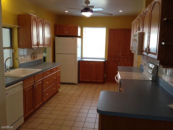 Spacious kitchen with all appliances