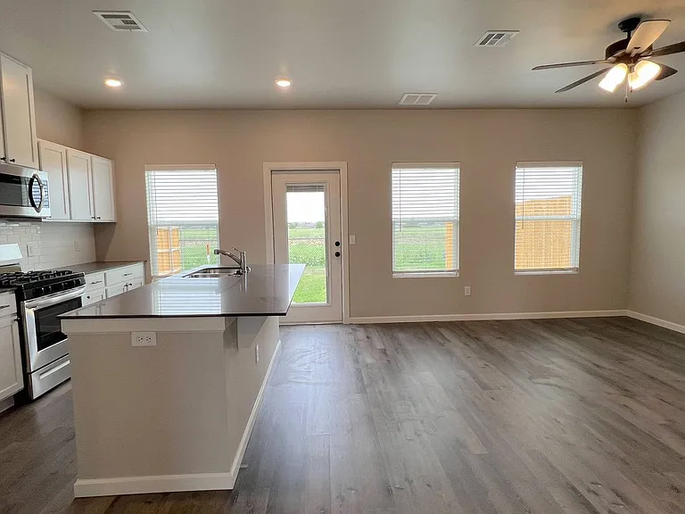 7712 Westhall Pl — Photo 10