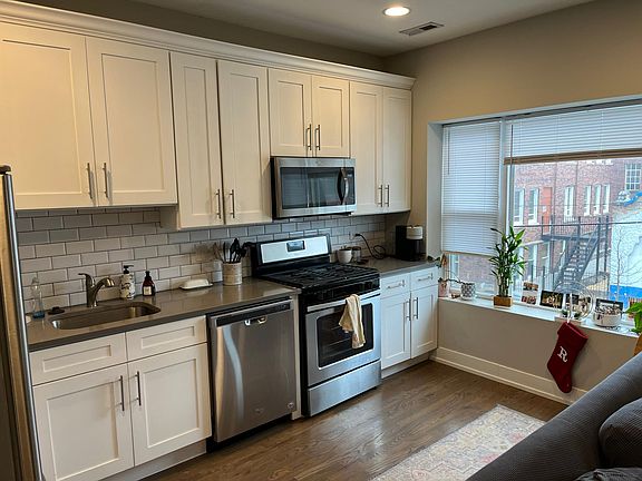 4th image of 4755 N Leavitt St #2