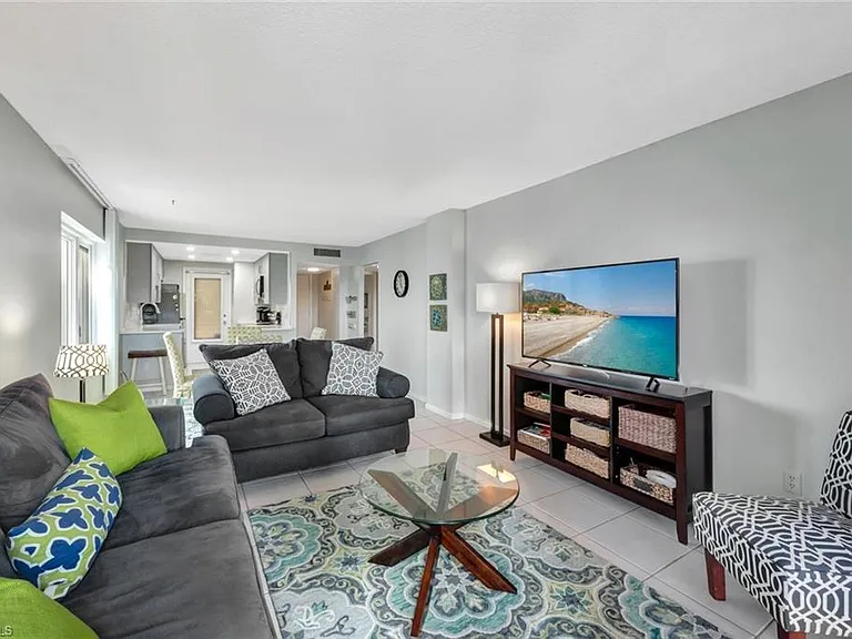 1300 Gulf Shore Blvd N #407 — Photo 5