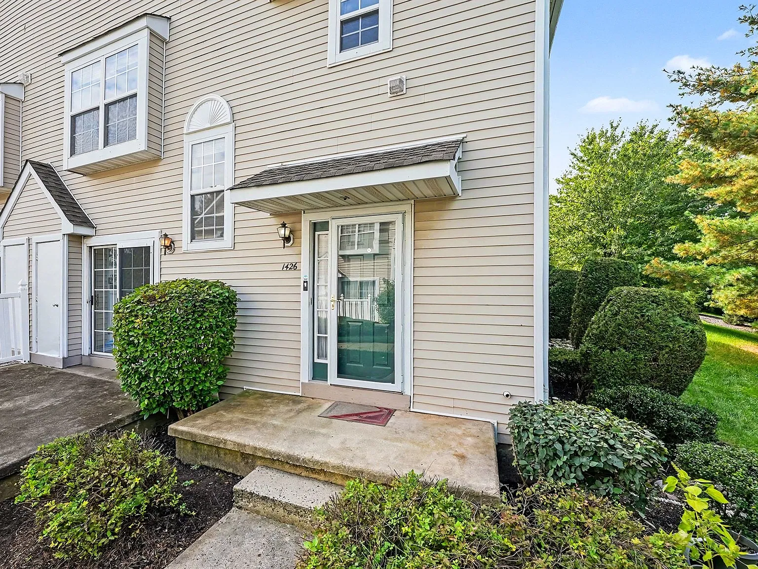 2 bed, 2.5 bath, 1376 sqft, $2,400 — Photo 4