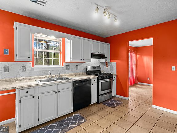 4th image of 3255 Hunters Crossing Point