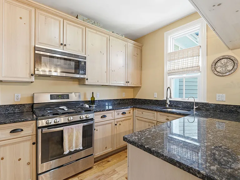 66 S Fullerton Ave #8 — Photo 5