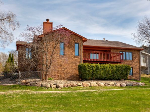 2800 Claiborne Cir, Urbandale, IA 50322