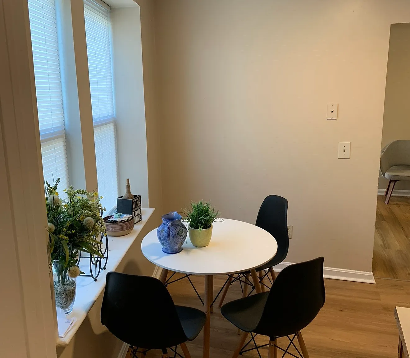 3 bed, $950 — Photo 2