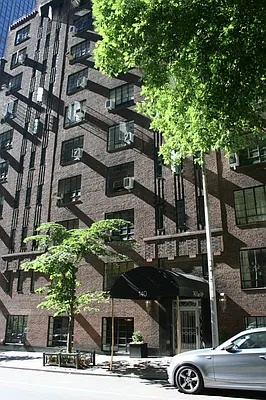 Rented by Ian K. Katz Residential | media 22