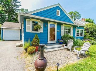 184 Village Ln, Rochester, NY 14610