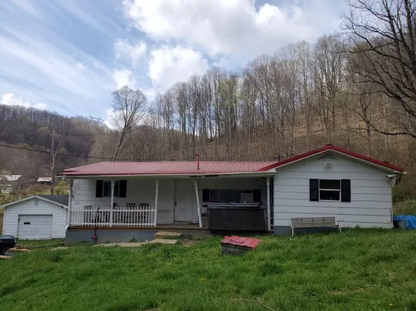 832 Snag Hollow Rd, Bluefield, VA 24605
