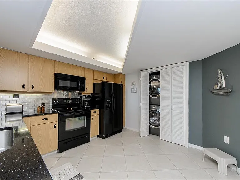 690 Island Way #507 — Photo 21
