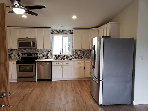 4th image of 505 NW Radio Ct