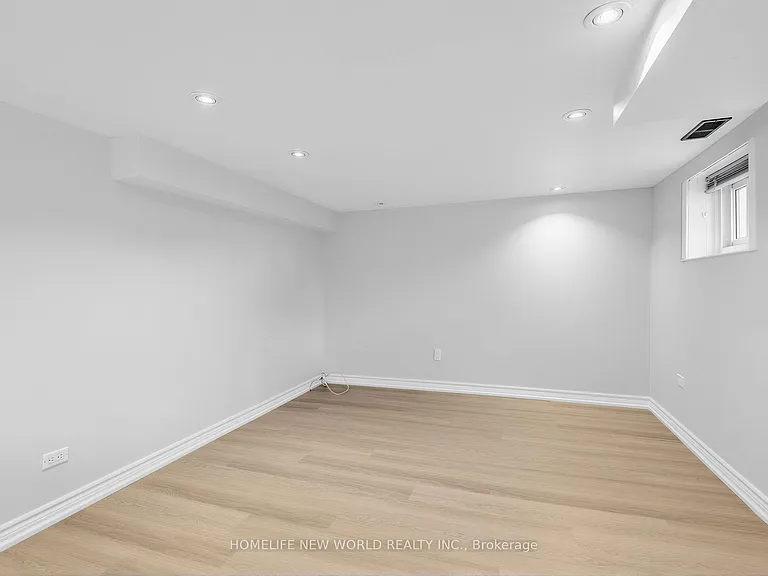 41 Binswood Ave #LOWER — Photo 3