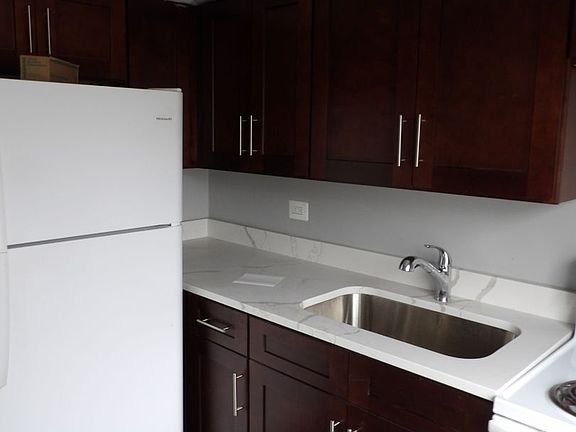 5th image of 1901 W Pryor Ave #21